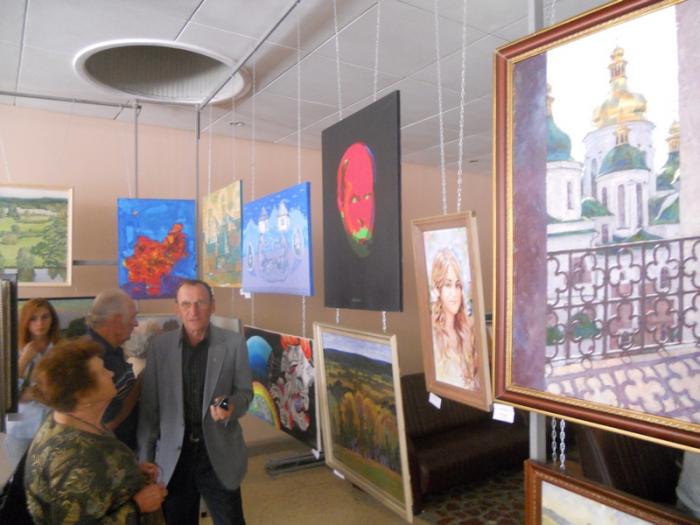 С 19 сентября по 19 октября в Херсоне проходит благотворительная выставка «С любовью к Украине»