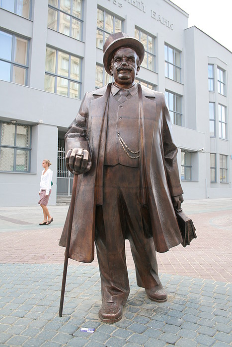 Бронзовая фигура на ул.Вайнера, Екатеринбург (фото)