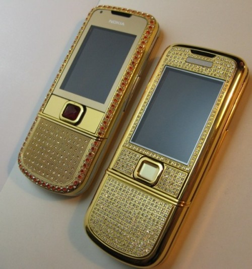 Производитель Nokia 8800 Gold Svarovski: Китай<br />Категория: Классика (Слайдер)<br />Стандарт связи: GSM 900/1800/1900 МГц<br /><br />Вес: 150 г<br />Размеры: 109x45.6x14.6 мм<br /><br />Время разговора: до 3 часов<br />Время ожидания: до 300 часов<br />Антенна: встроенная<br />Аккумулятор: Li-Ion 1000