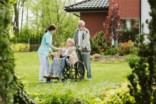 Уход за пожилыми в доме престарелых