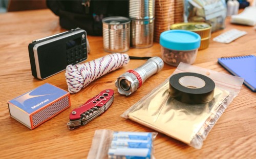 emergency-backpack-equipment.jpg