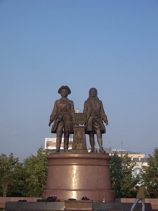 Основатели города Екатеринбурга В.И.Генин и статский советник В.Н.Татищев (фото памятника в Екатеринбурге)