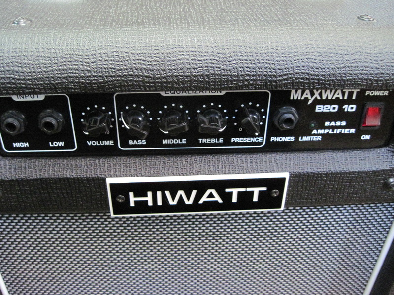 Британский Комбо-усилитель HIWATT B-20 MaxWatt Чёрного цвета