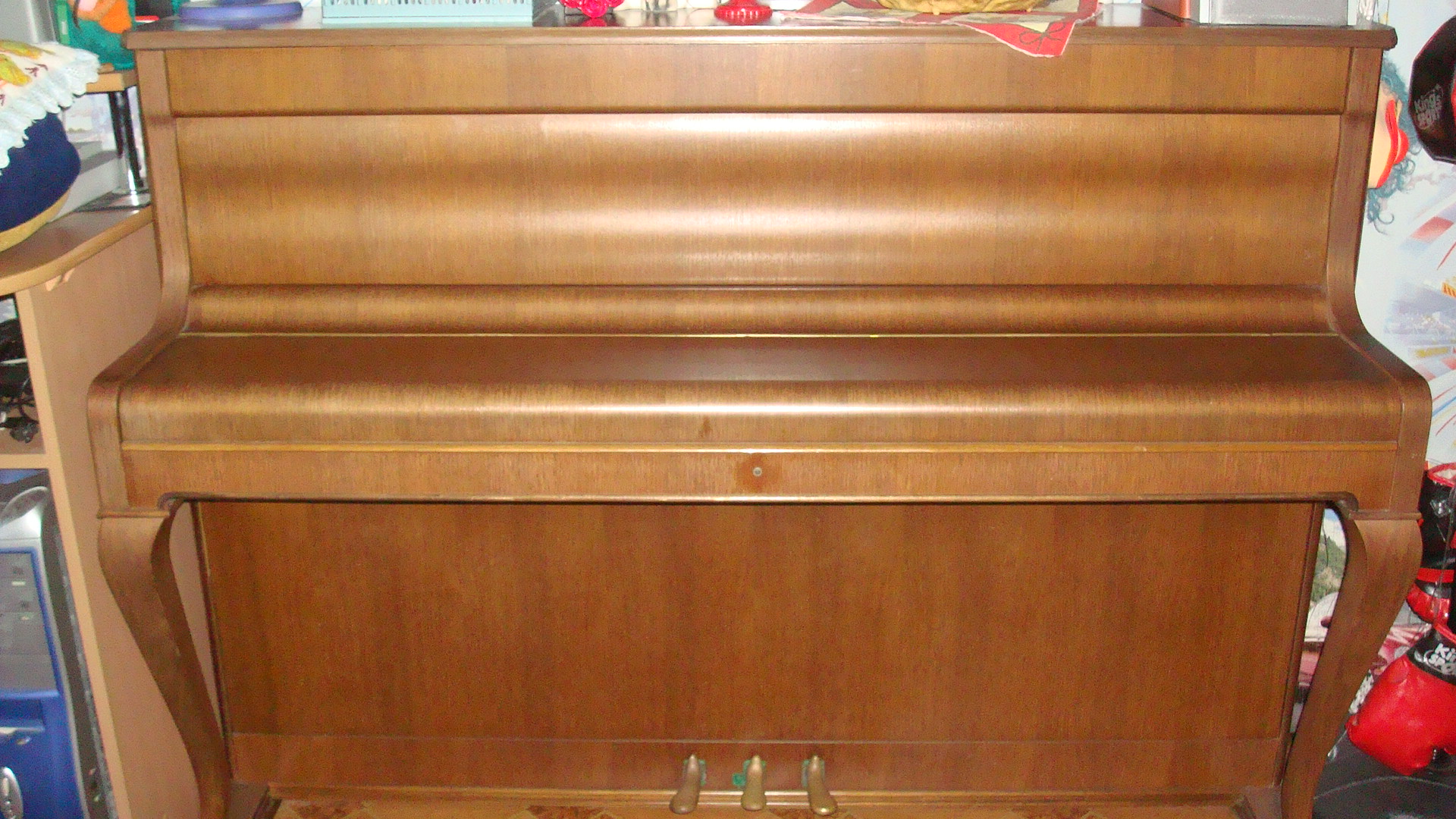 Продаётся фортепиано (кабинетный рояль) Wainbach производство: Чехословакия, в отличном состоянии, цвет светло-коричневый.<br />Цена: 16000 грн.