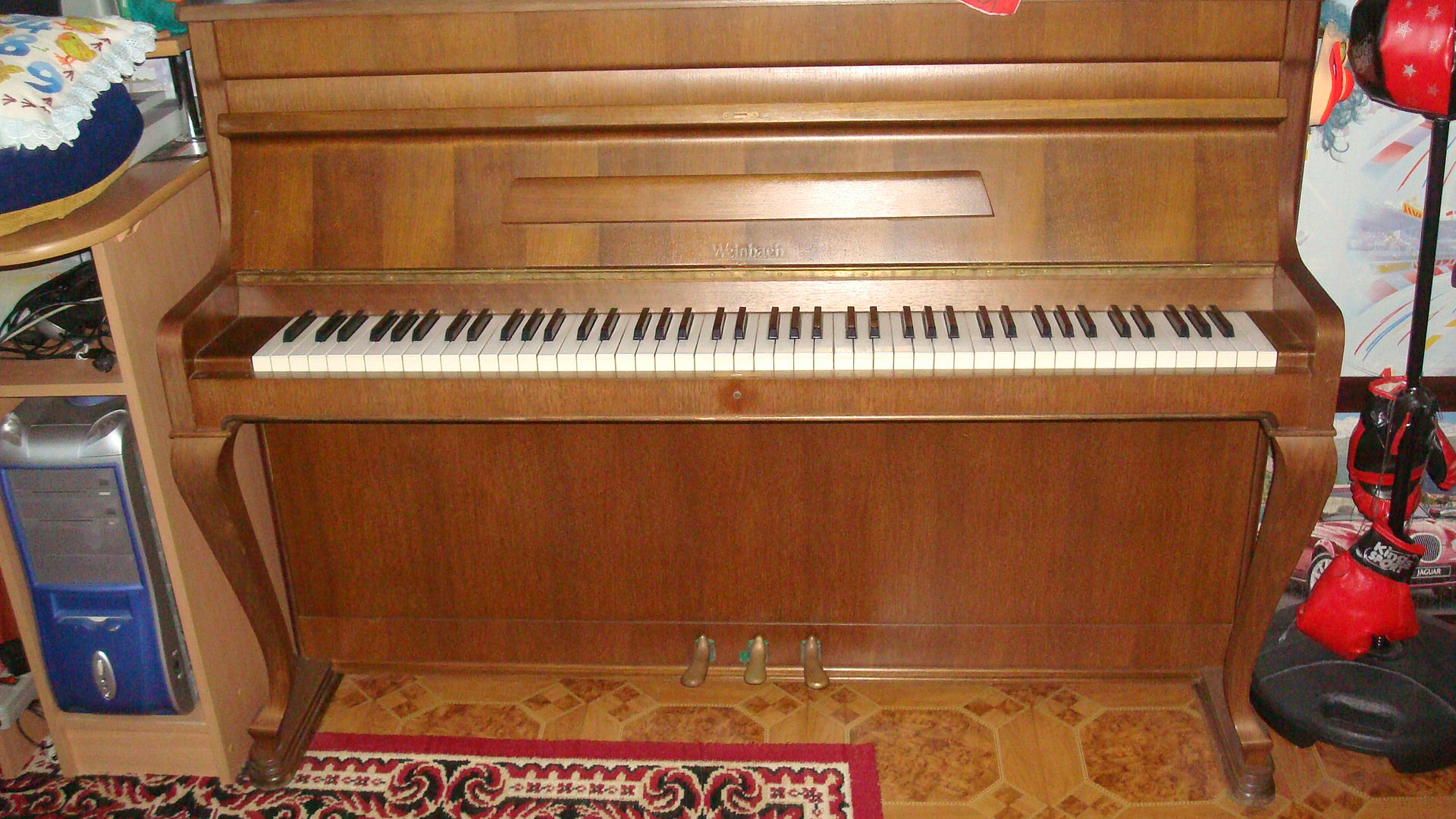 Продаётся фортепиано (кабинетный рояль) Wainbach производство: Чехословакия, в отличном состоянии, цвет светло-коричневый.<br />Цена: 16000 грн.