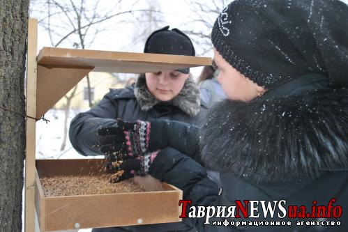 Ежегодная акция «Поможем зимующим птицам» проходит в Херсоне